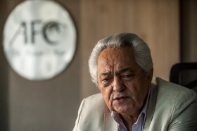 با سپید مویِ "مشکی‌پوش" فوتبال ایران